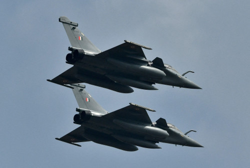 Analysis-Global militaries to study India-Pakistan fighter jet battle