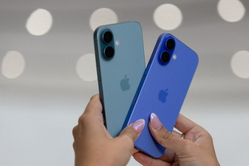 US smartphone shipments rose 30% in March due to tariff concerns, report says