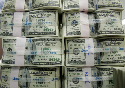 Analysis-FX options market positioned for further dollar weakness