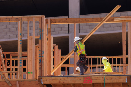US homebuilder sentiment skids to 2-1/2-year low, NAHB says