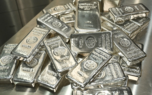 Silver’s hot streak gathers pace; market at highest since 2011