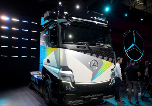 Daimler Truck slashes key profit forecast on North America weakness