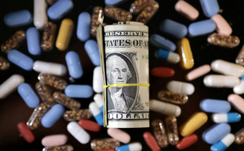 Trump pressures 17 pharma CEOs to cut US drug prices