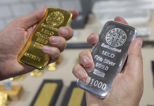 White House to clarify tariffs for gold bars as industry stops flying bullion to US