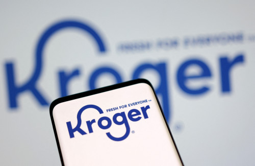 Kroger to lay off nearly 1,000 corporate workers, Bloomberg News reports