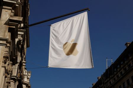 Apple loses bid to throw out UK lawsuit over App Store fees